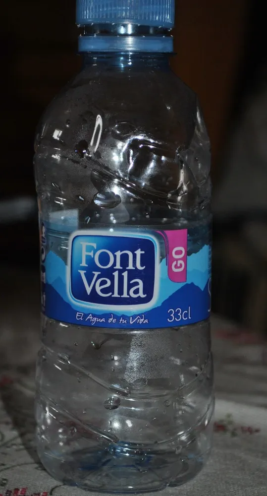 Agua mineral natural
