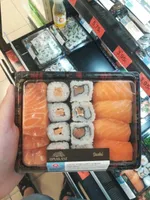 Surtido sushi salmón