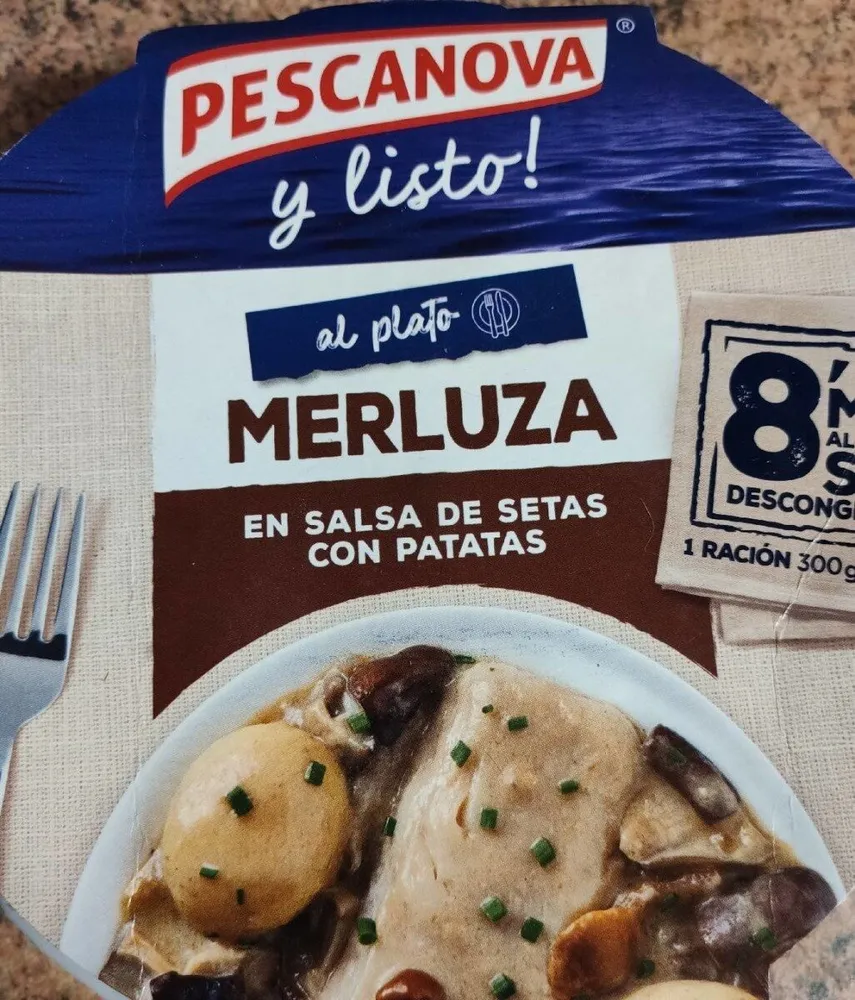 Merluza en salsa de setas con patatas
