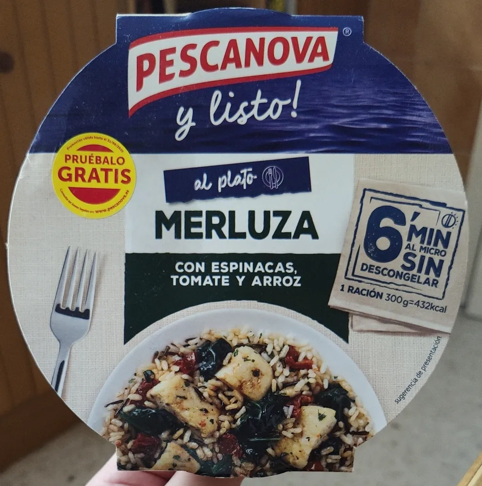 Merluza con espinacas, tomate y arroz