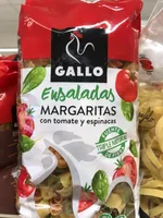 Ensaladas margaritas con tomate y espinacas