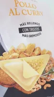 Triángulos con pollo al curry