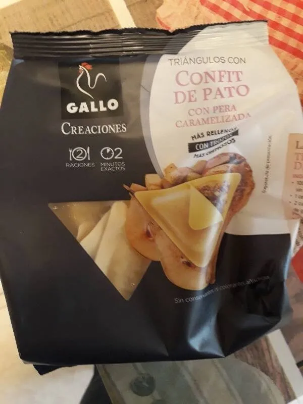 Triangulos confit de pato