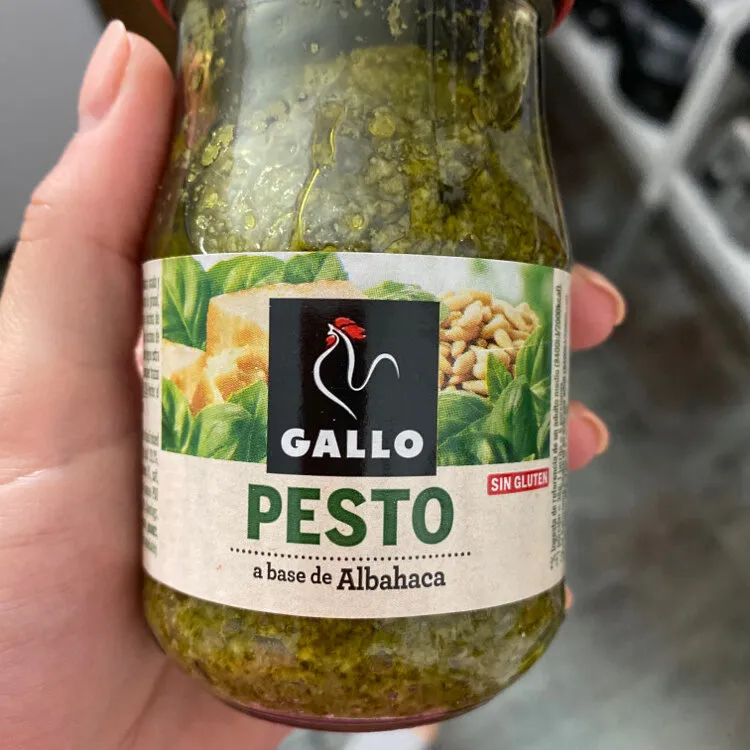 Pesto a base de albahaca