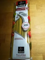 Pasta fina espagueti con vegetales