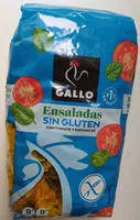 Ensaladas sin gluten con tomate y espinacas