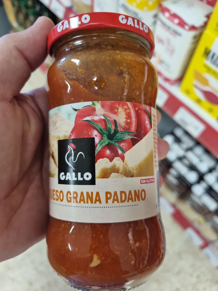 Salsa con queso grana padano