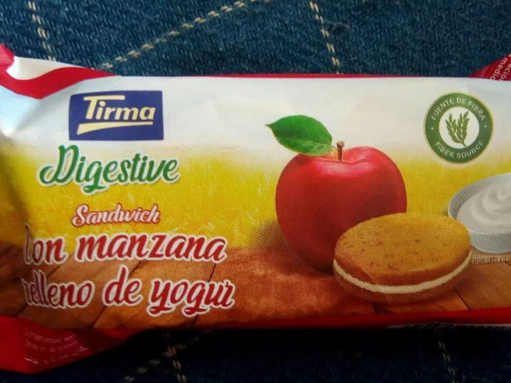Digestive sandwich con manzana relleno de yogur