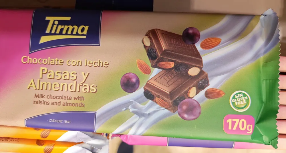 Chocolate con leche pasas y almendras