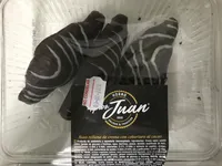 Xuxo relleno de crema con cobertura de cacao