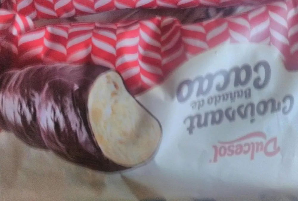 Croissant bañado de cacao