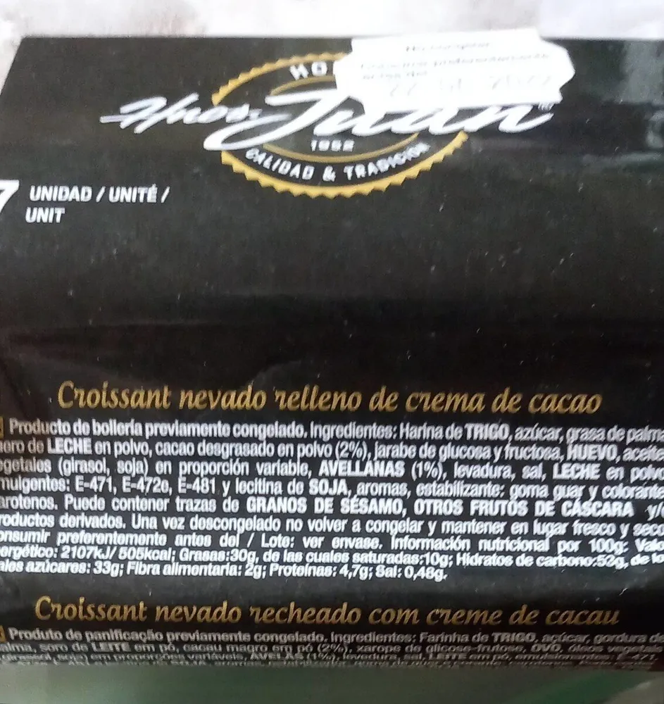 Croissant nevado relleno de crema de cacao