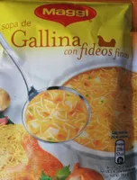 Sopa de gallina con fideos finos