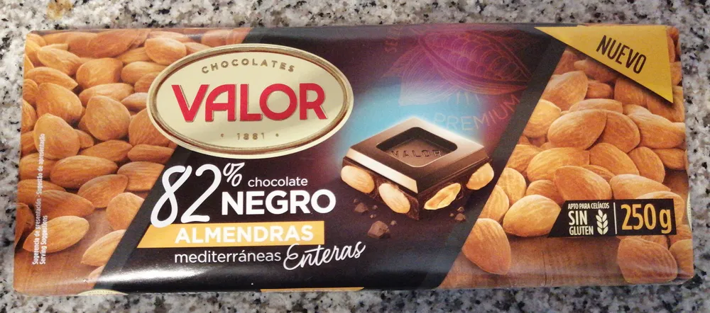 Chocolate negro 82% cacao con almendras enteras