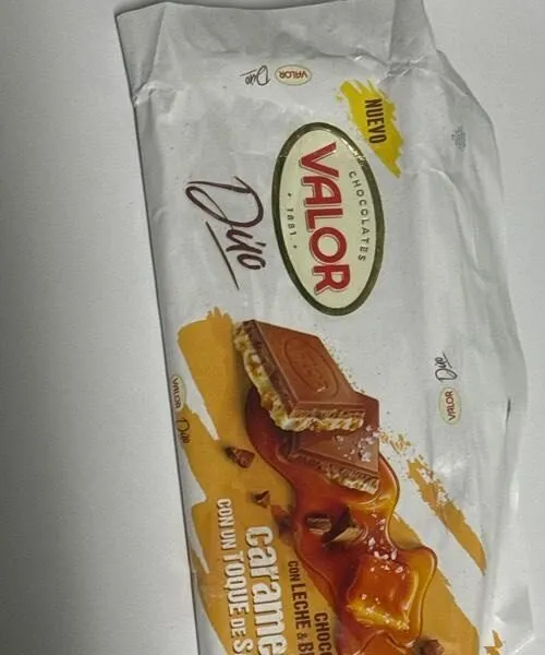 Chocolate con leche y galletas con un toque de sal