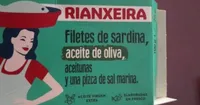 Filetes de sardina, aceite oliva, aceitunas y una pizca de sal marina