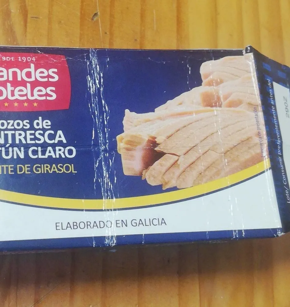 Trozos de ventresca de Atun Claro