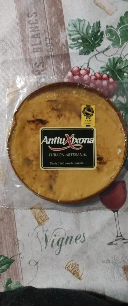 Coca turrón de jijona