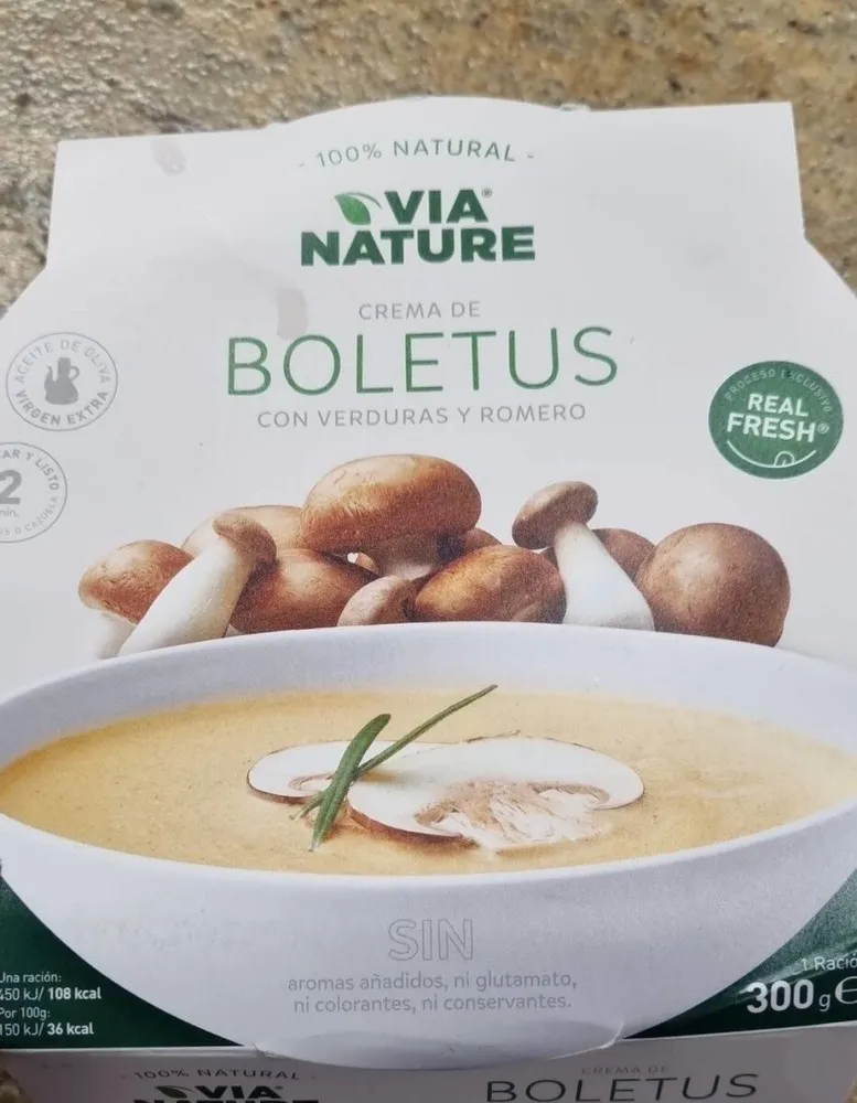 Crema boletus con verduras y romero