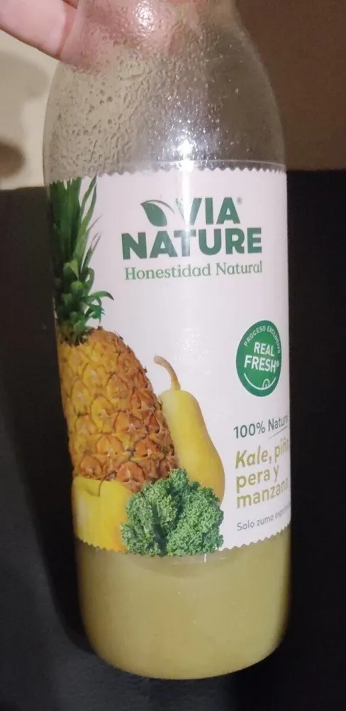 Zumo kale, piña, pera y manzana