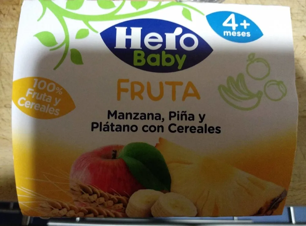 Fruta manzana, piña y platano con cereales