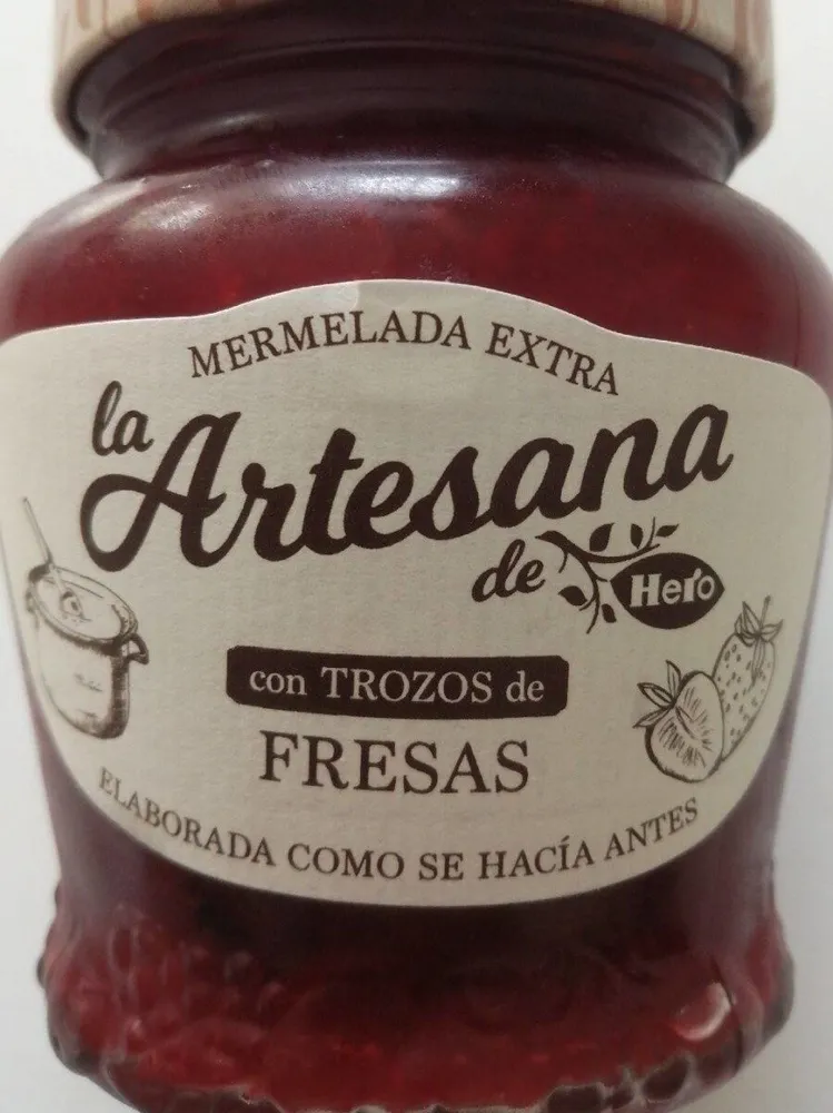 Mermelada artesana con trozos de fresas