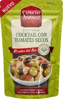 Cóctel de aceitunas verdes y negras con tomátes