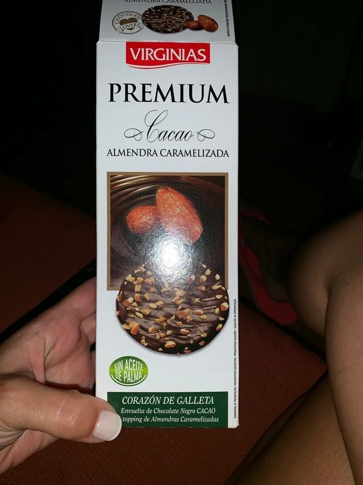 Premium galleta de cacao con almendra caramelizada
