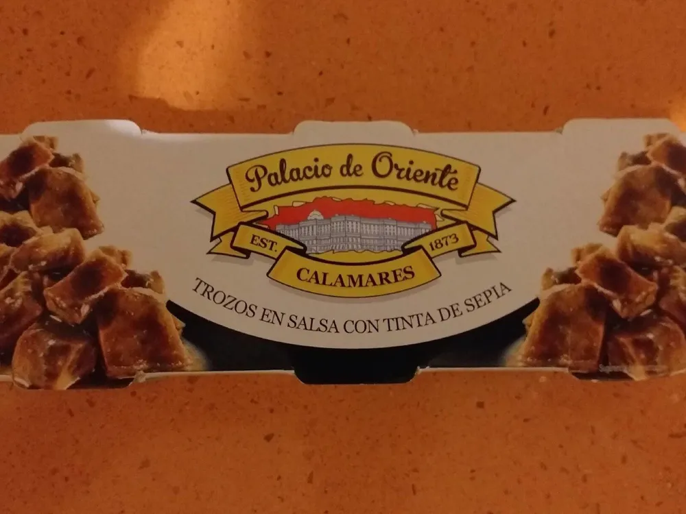 Calamares en salsa con tinta de sepia