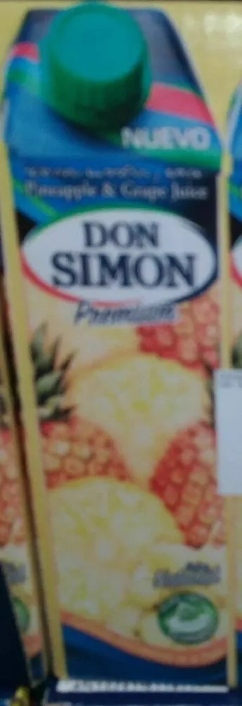 Zumo exprimido de piña y uva
