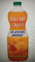 Bebida de zumo de naranja, mango y zanahoria