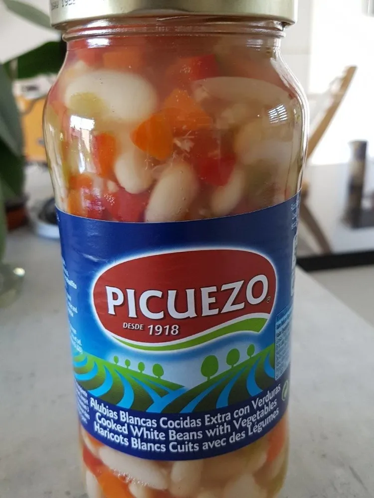 Haricots blancs cuits avec des légumes