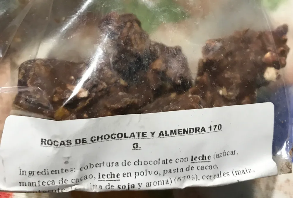 rocas de chocolate y almendra