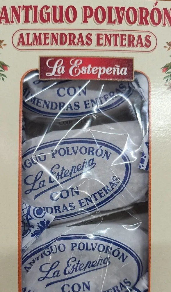 Antiguo polvorón almendras enteras