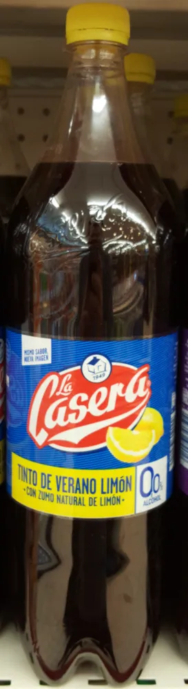 Tinto de verano con refresco de limón sin alcohol