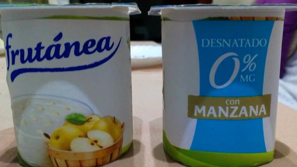 Leche fermentada desatada con manzana
