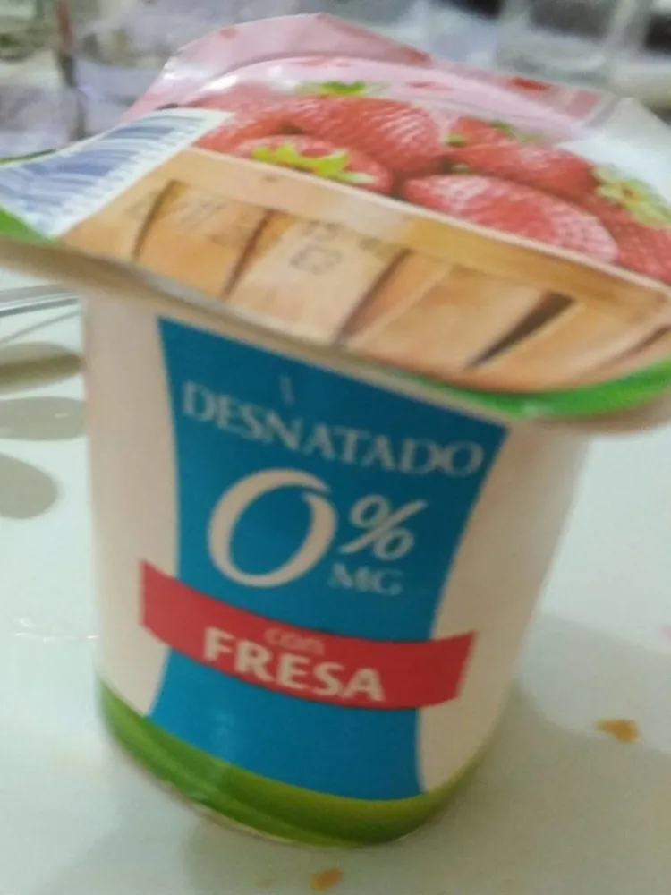 Desnatado 0% mg con fresa