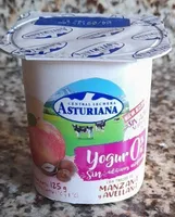Yogur con trozos de manzana y avellana