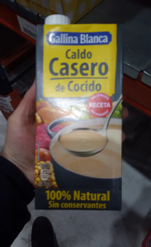Caldo casero de cocido
