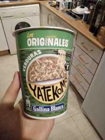 Yatekomo fideos orientales instantáneos con verduras listos en 3 minutos vaso 59 g