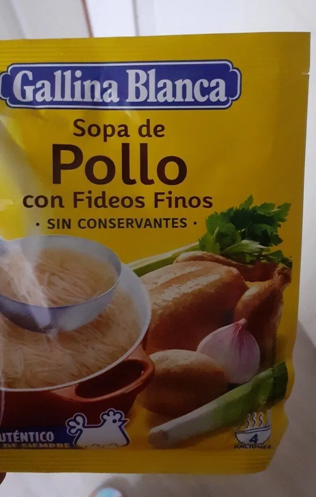 Sopa de pollo con fideos finos