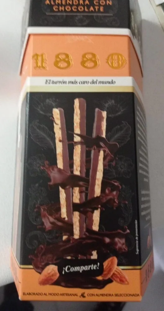 Turrón de almendra con chocolate