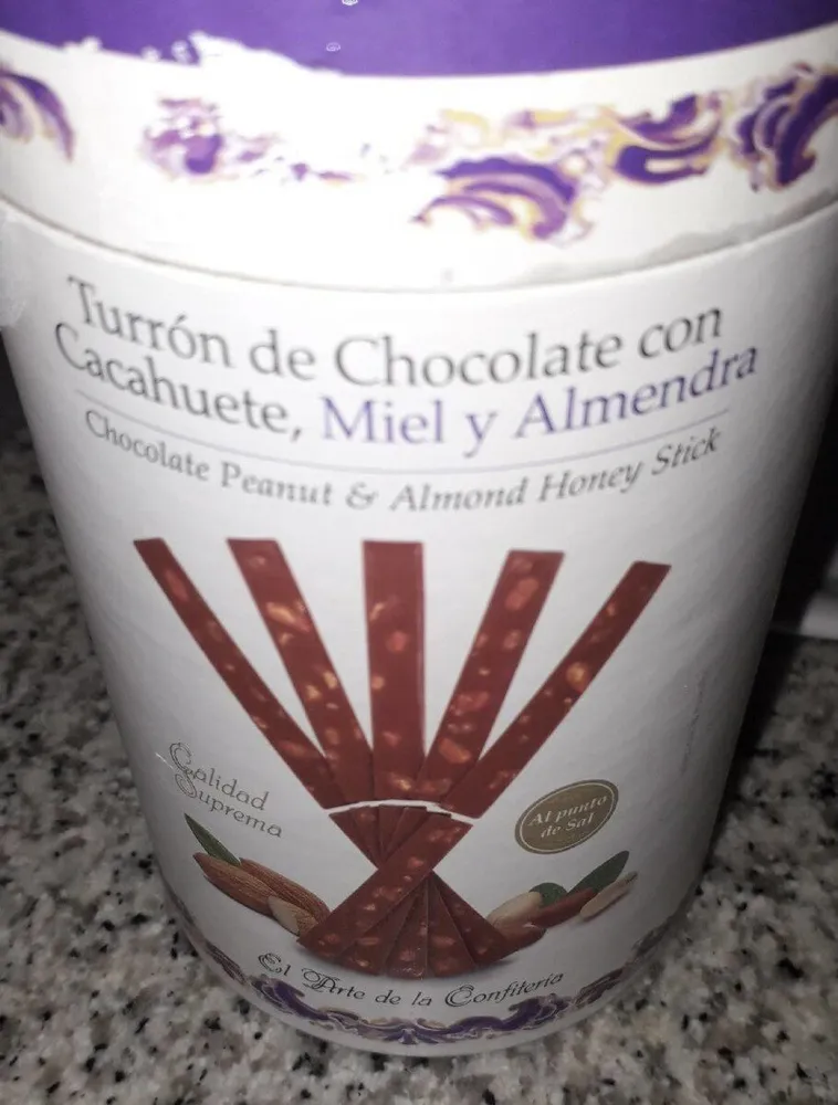 Turrón de chocolate con cacahuete