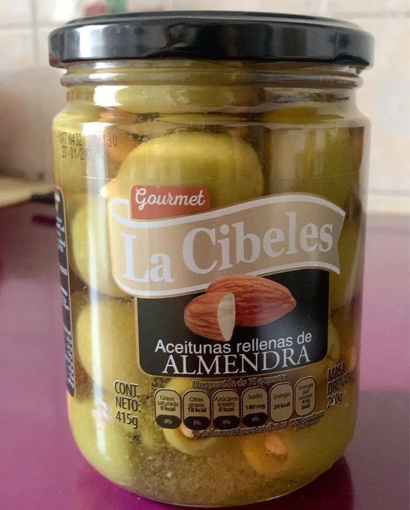 Aceitunas rellenas de almendras