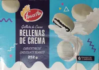 Galleta de cacao rellena de crema cubierta de chocolate blanco
