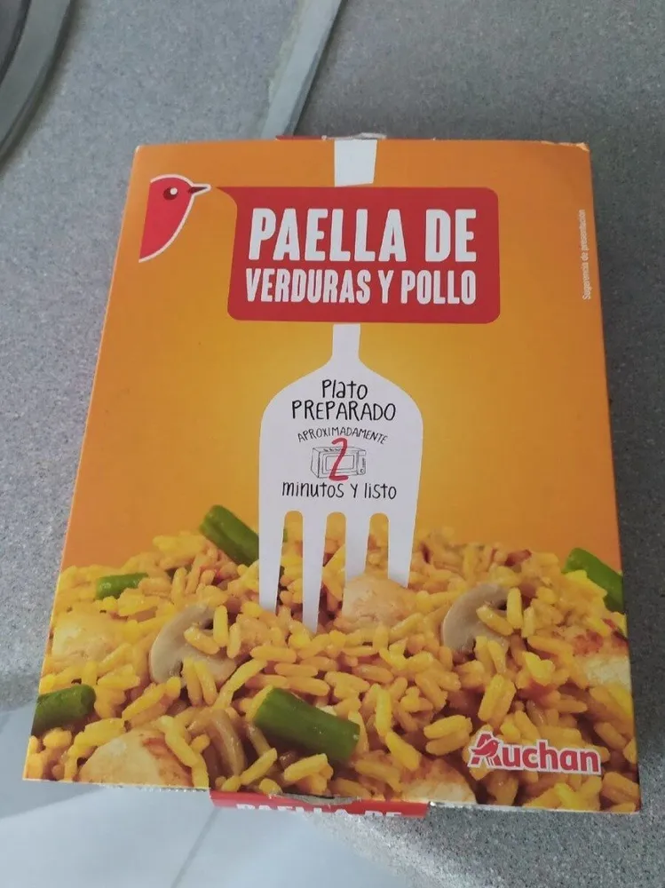 Paella de verduras y pollo