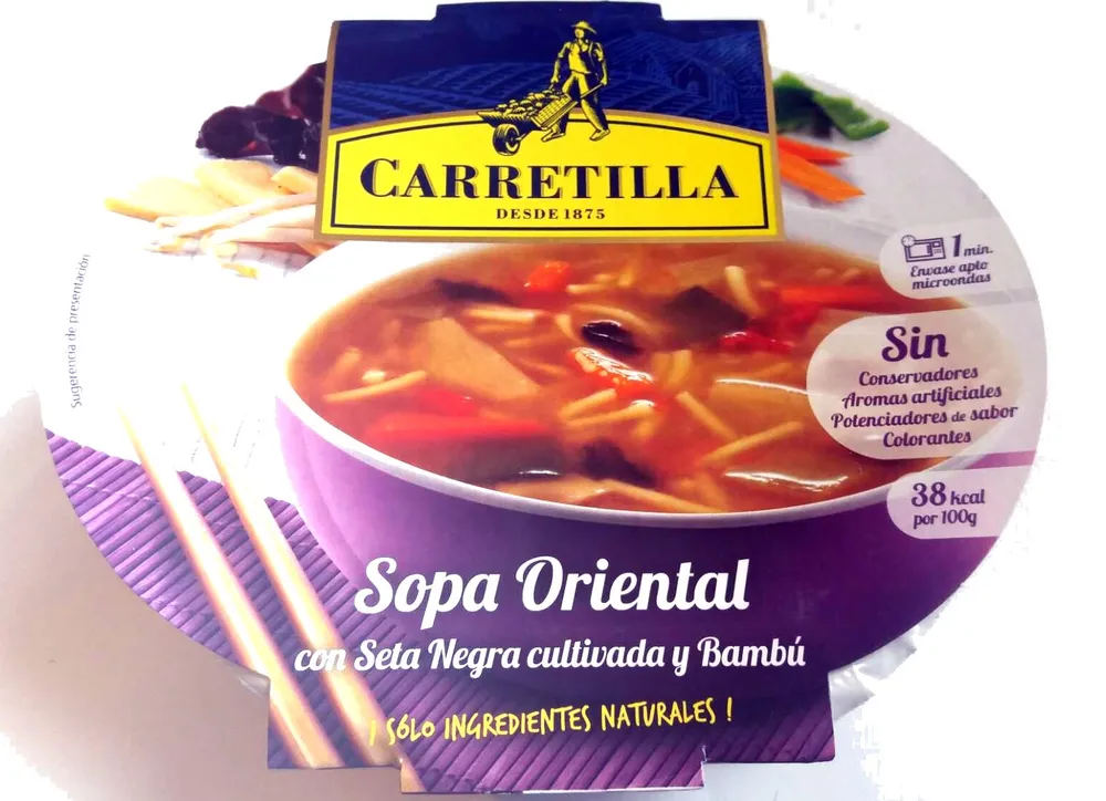 Sopa oriental con seta negra y bambú
