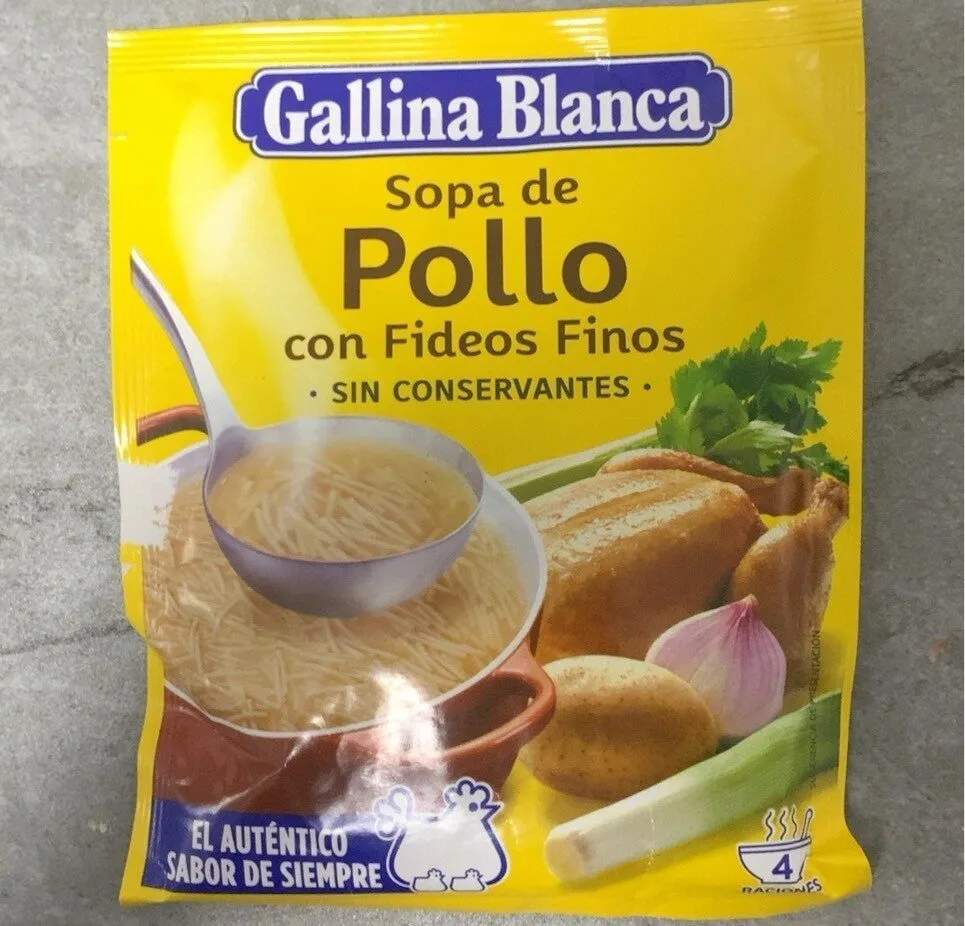 Sopa de pollo con fideos finos