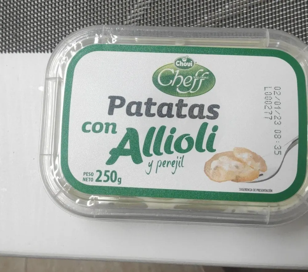 Patatas con alioli y perejil