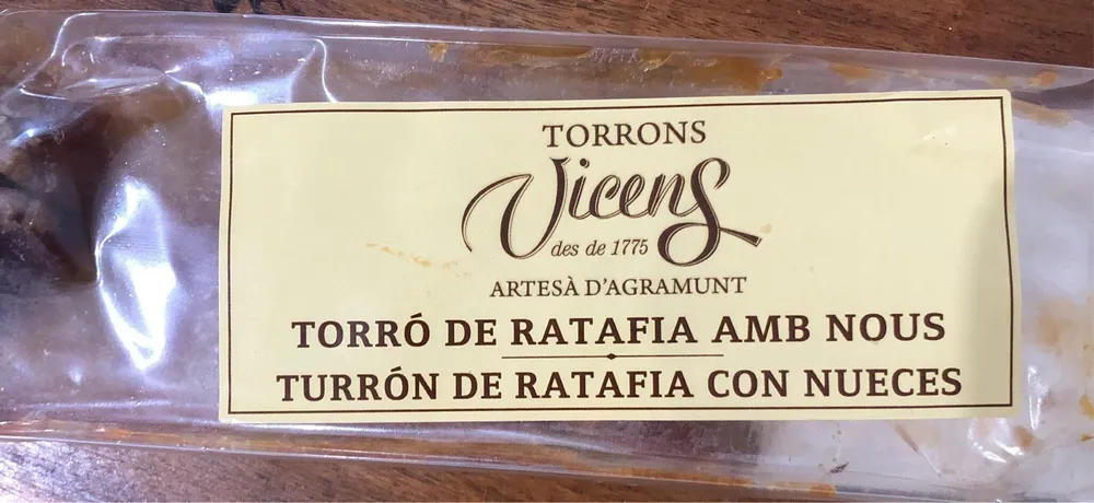 Turrón de ratafía con nueces